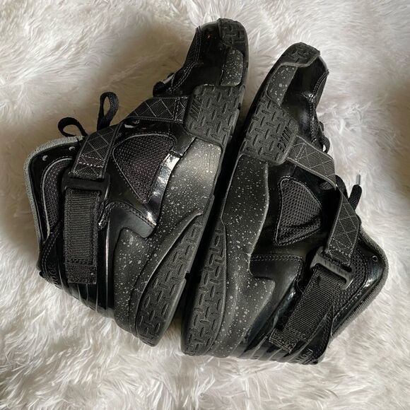 Nike Air Raid Sneakers - Picture 3 of 15